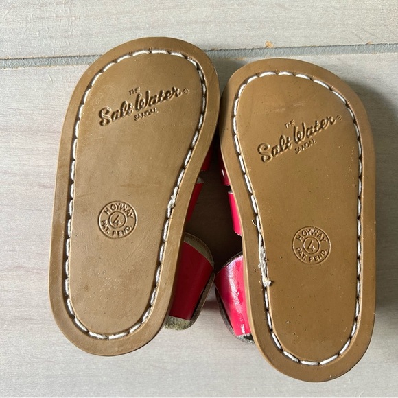 Salt Water Shiny Fuchsia Buckle Kids Sandals - Picture 2 of 4